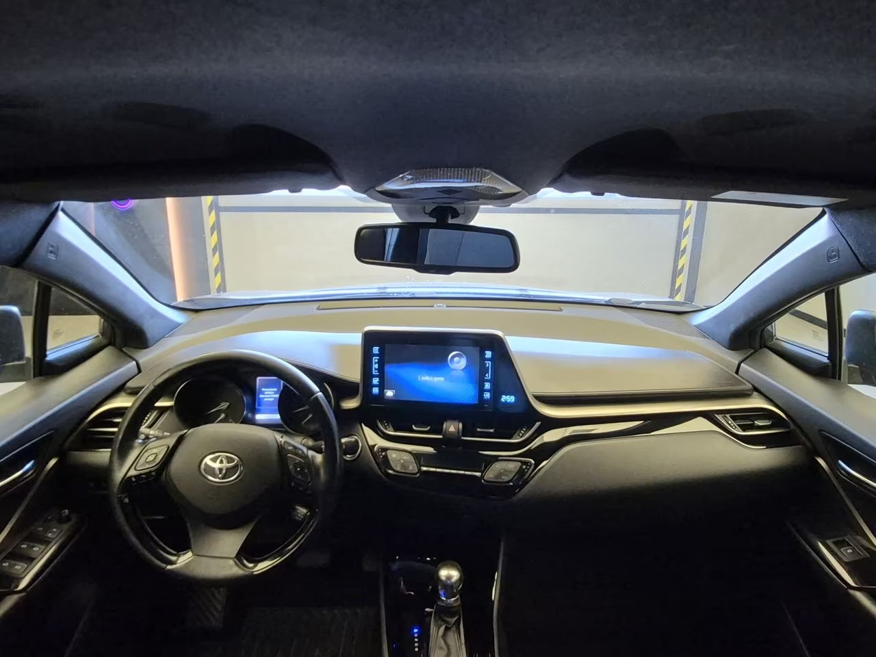 Toyota C-HR 1.8 Hybrid Lounge e-CVT (2017)