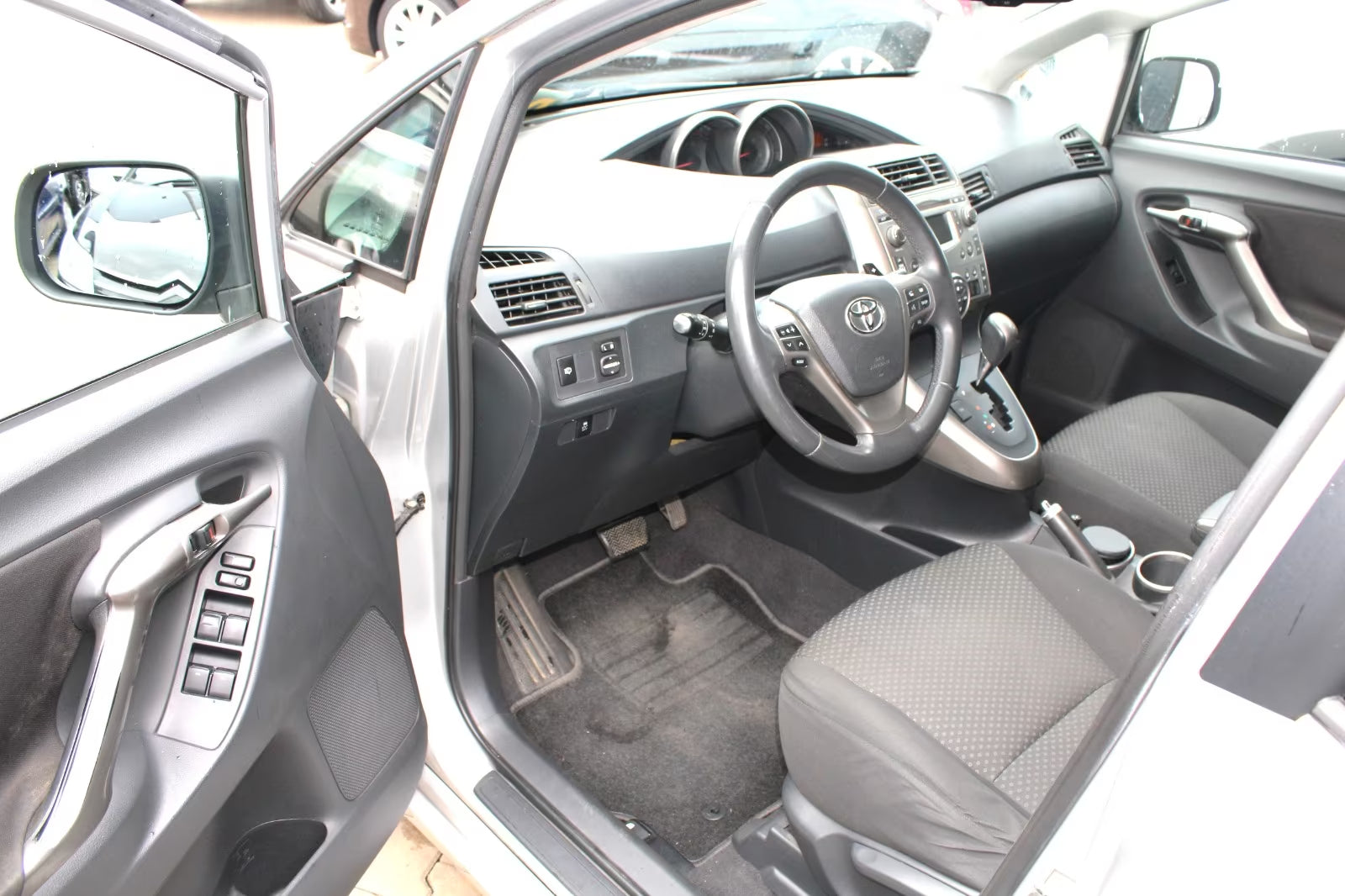 Toyota Verso Executive 2.2 D-4D Automatique – 7 Places)