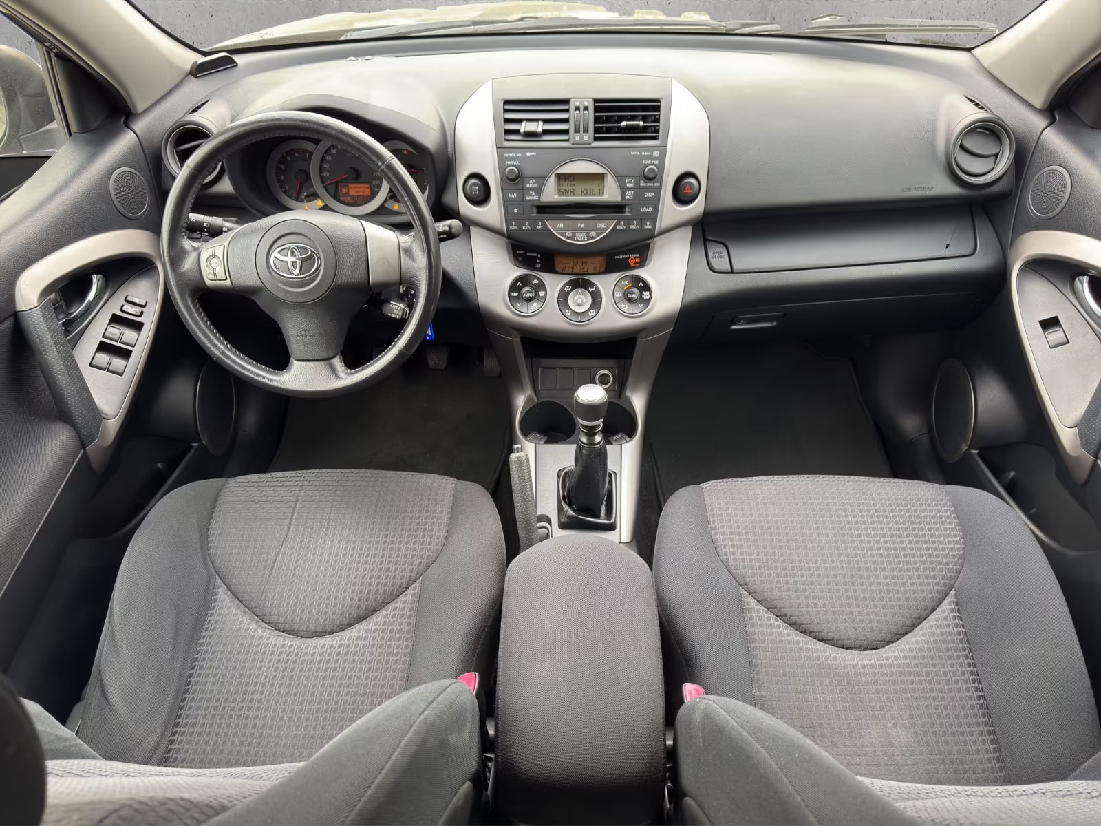 Toyota RAV4 Executive 4×4 – Diesel Manuelle