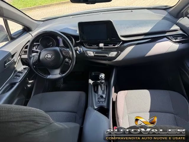 Toyota C-HR 1.8 Hybrid e-CVT (2018)