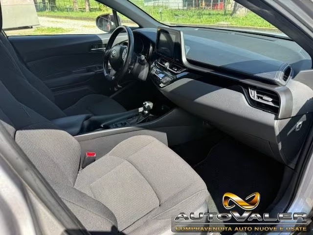 Toyota C-HR 1.8 Hybrid e-CVT (2018)