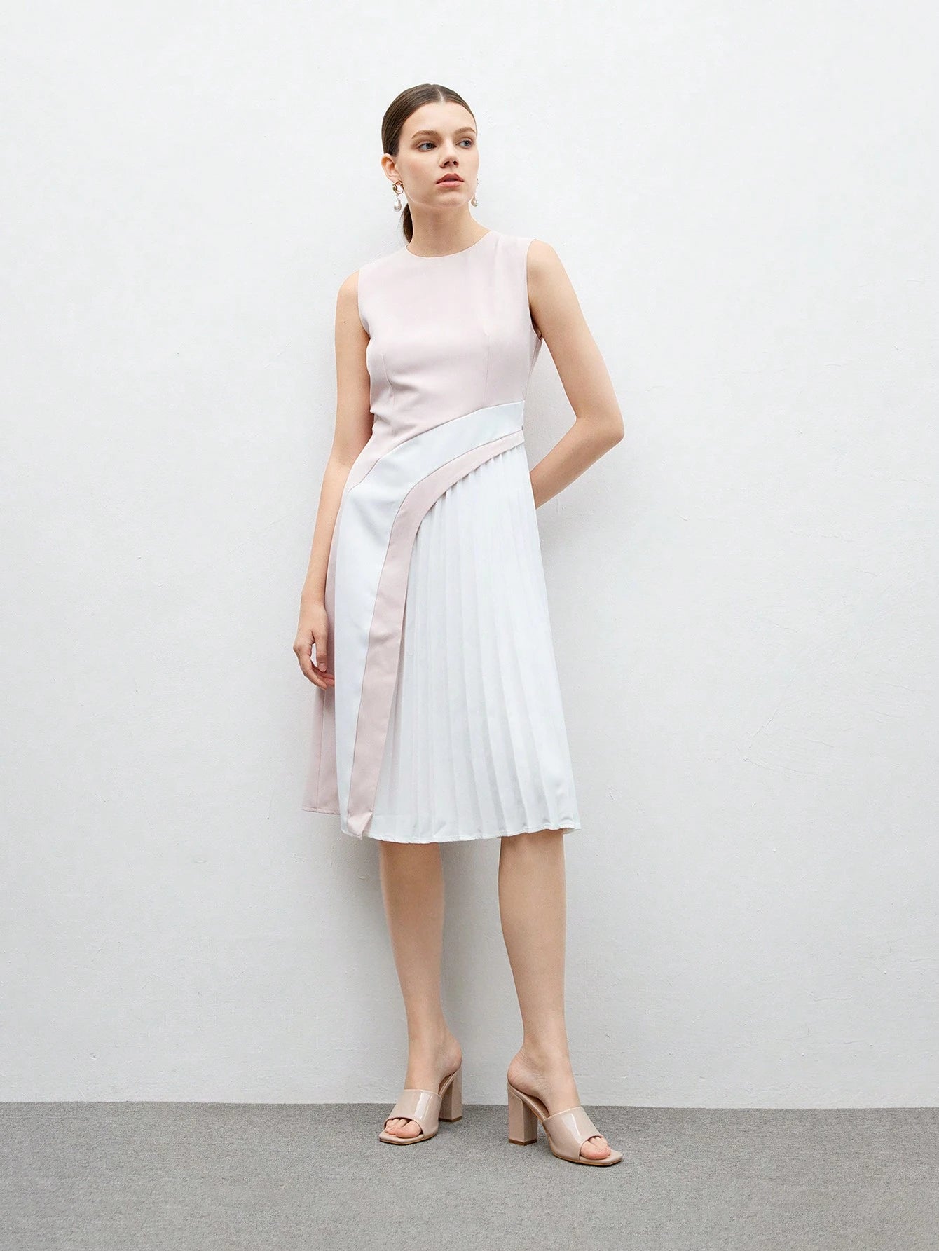 صنادل أنيقة بمقدمة مربعة 04