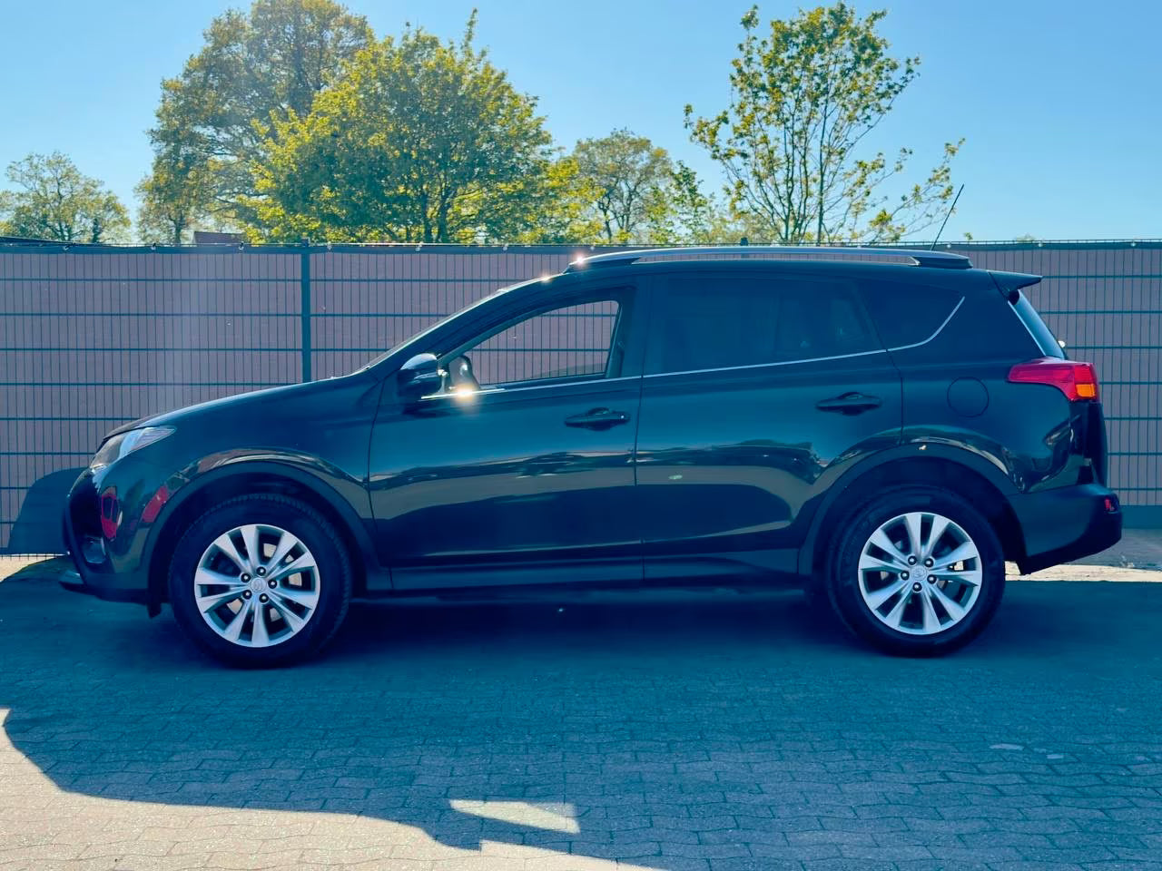 Toyota RAV4 Executive 4×4 – Diesel Manuelle (2014)