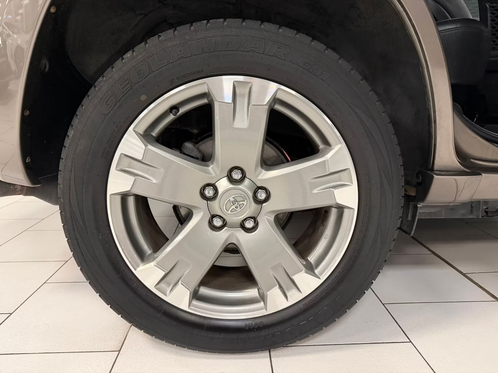 Toyota RAV4 Executive 4×4 – Diesel Automatique