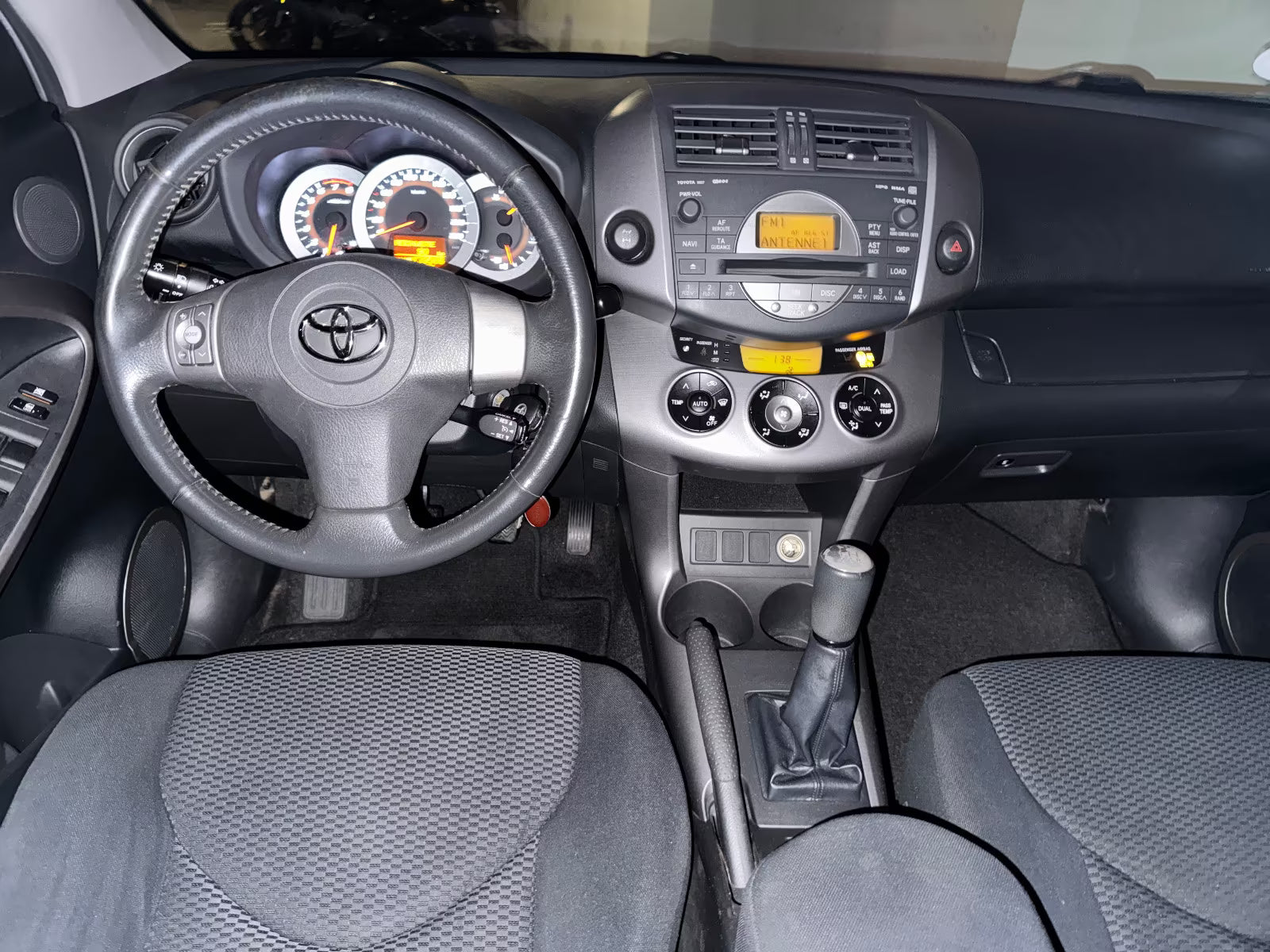 Toyota RAV4 Sol 4×4 – Essence Manuelle