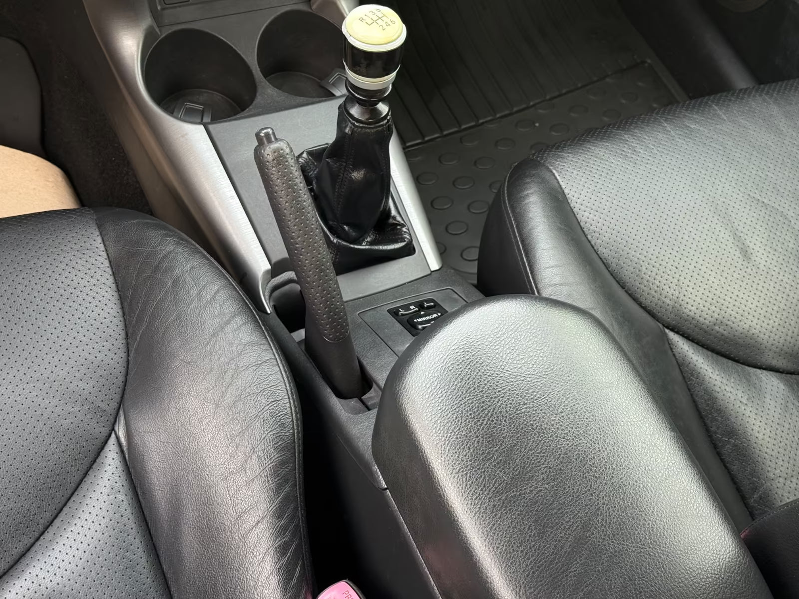 Toyota RAV4 Exécutive 4×4 – Diesel Manuelle
