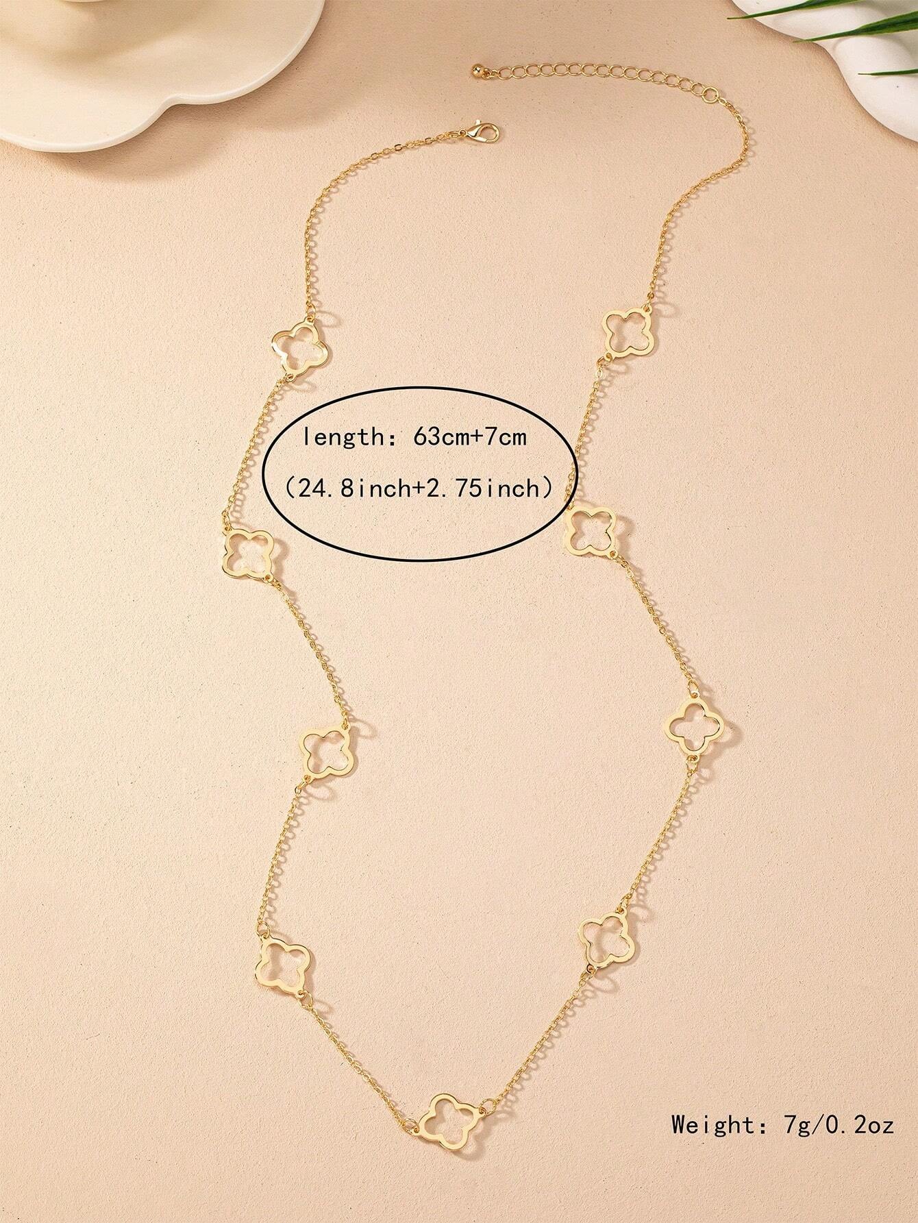 Un pendentif trèfle ajouré 20
