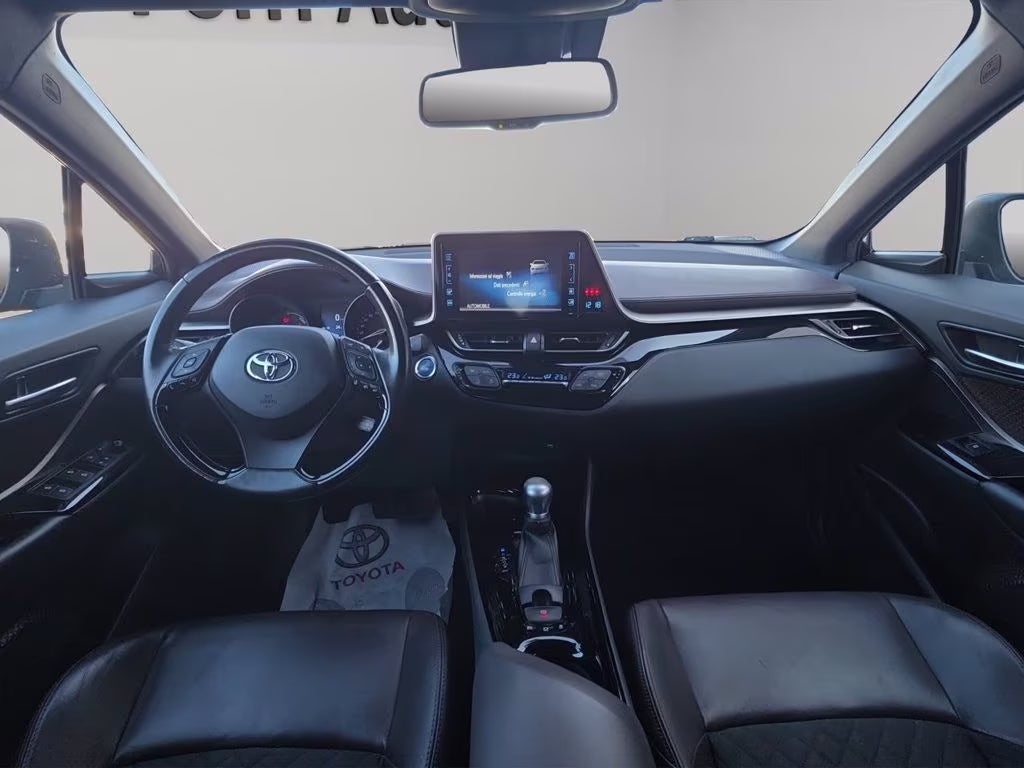 Toyota C-HR 1.8 Hybrid Lounge e-CVT (2017)