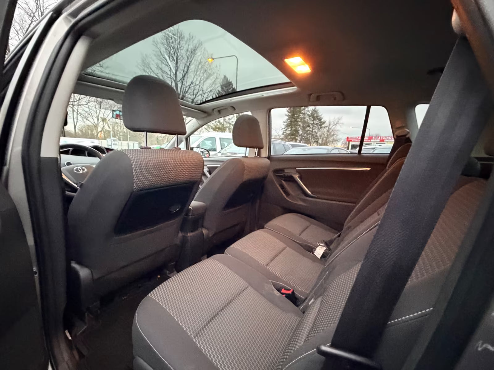 Toyota Verso 1.6 D-4D Skyview Edition (2015)