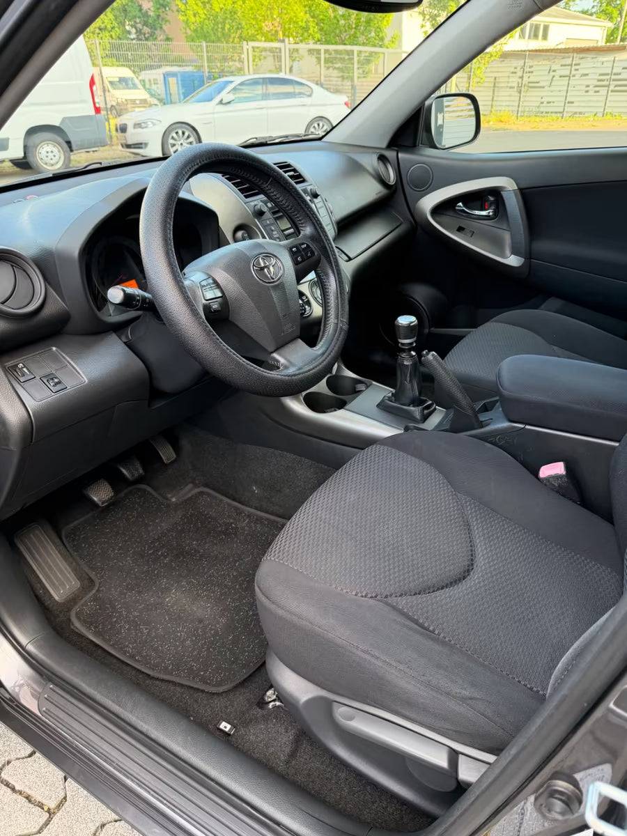 Toyota RAV4 Exécutive 4×4 – Diesel Manuelle