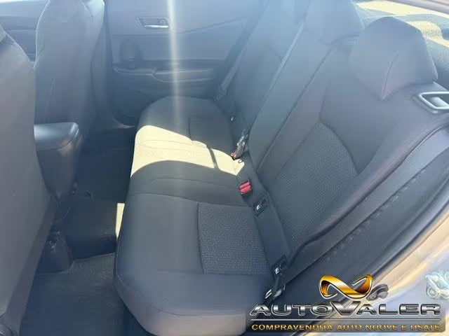 Toyota C-HR 1.8 Hybrid e-CVT (2018)
