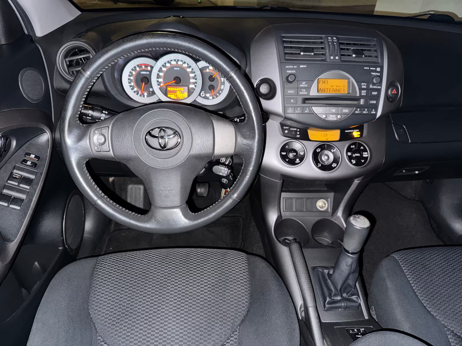 Toyota RAV4 Sol 4×4 – Essence Manuelle