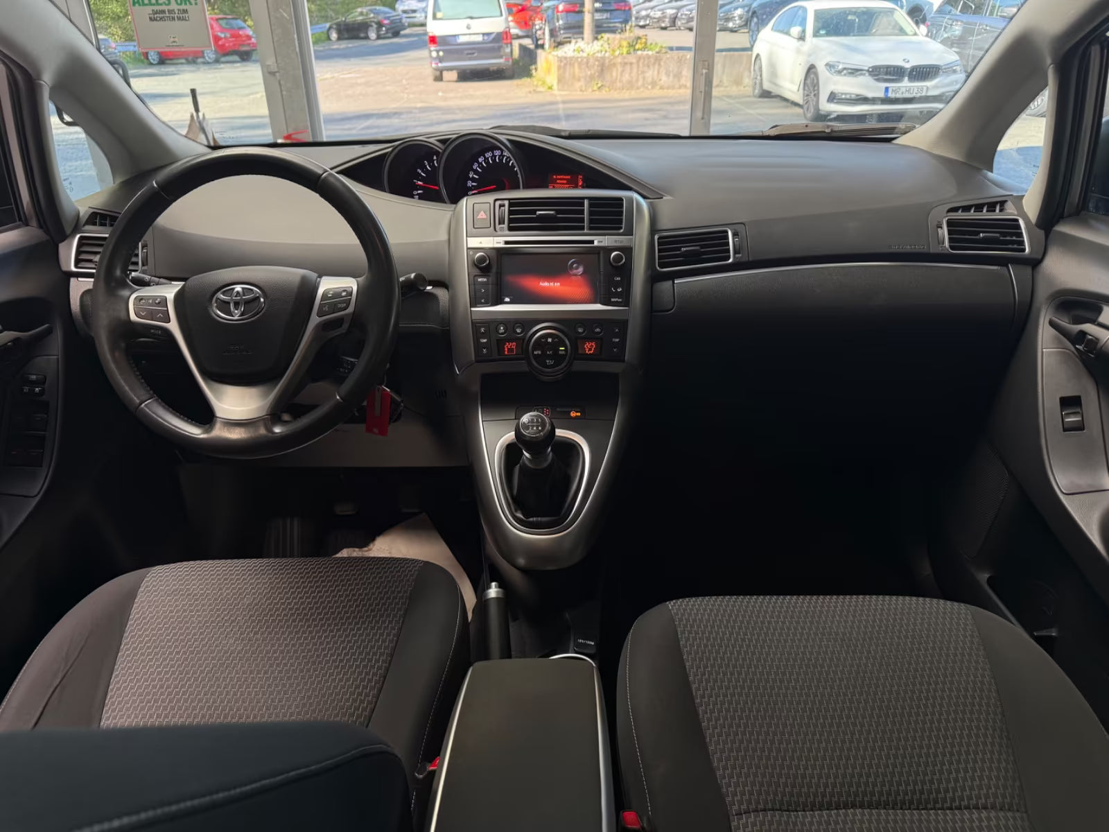 Toyota Verso Skyview Edition 7 Places – Diesel 2015