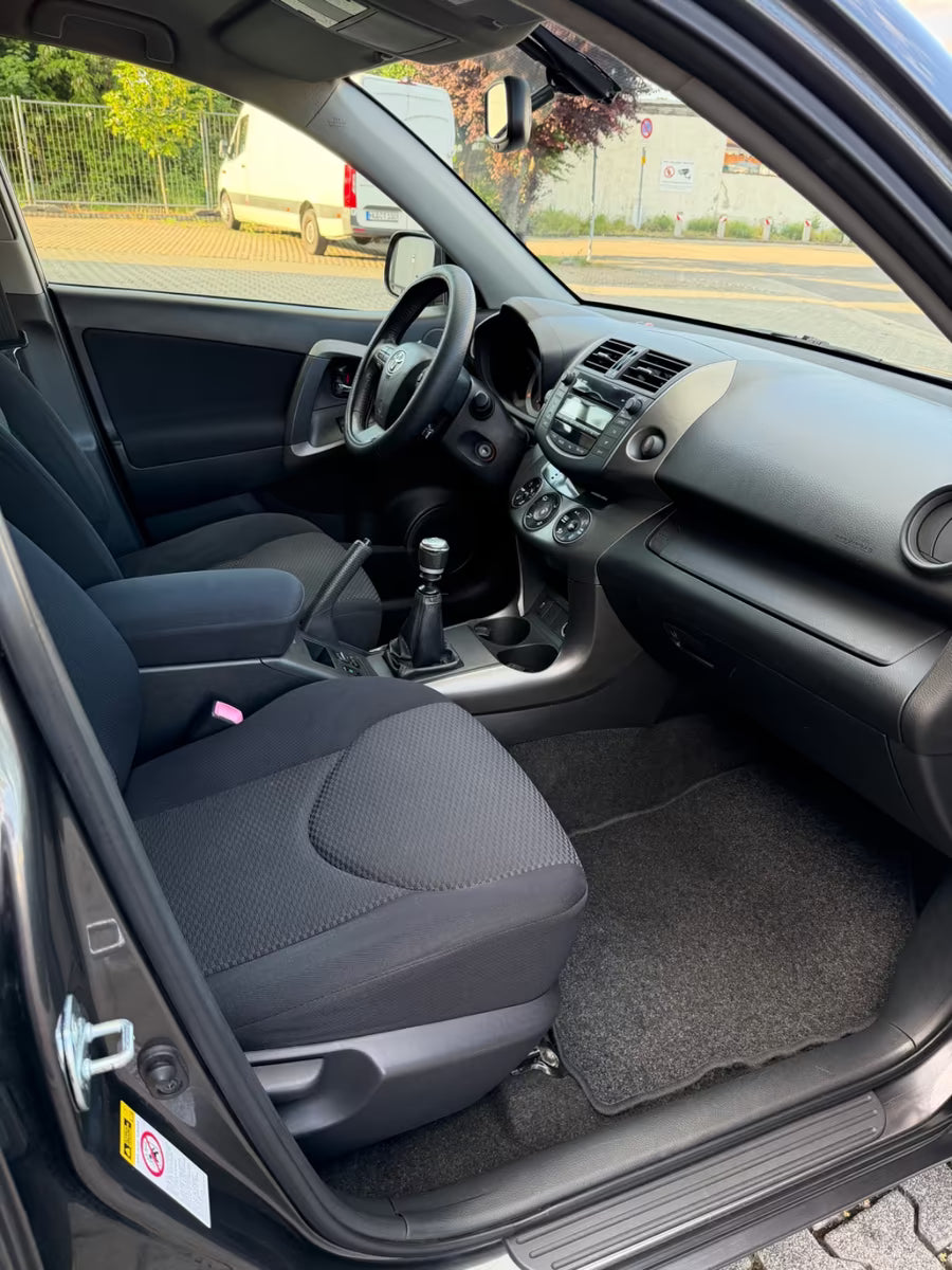 Toyota RAV4 Exécutive 4×4 – Diesel Manuelle