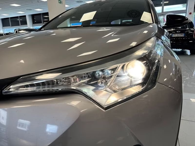 Toyota C-HR Hybrid Automatique (2017)