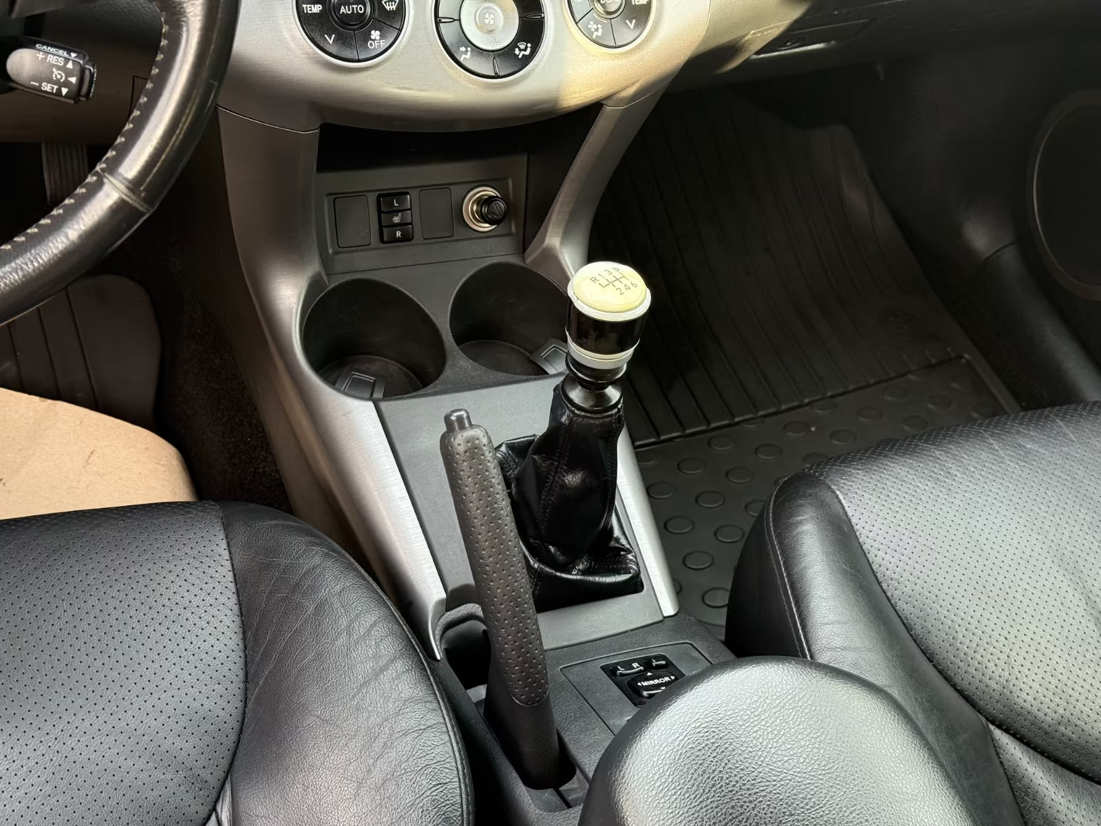 Toyota RAV4 Exécutive 4×4 – Diesel Manuelle