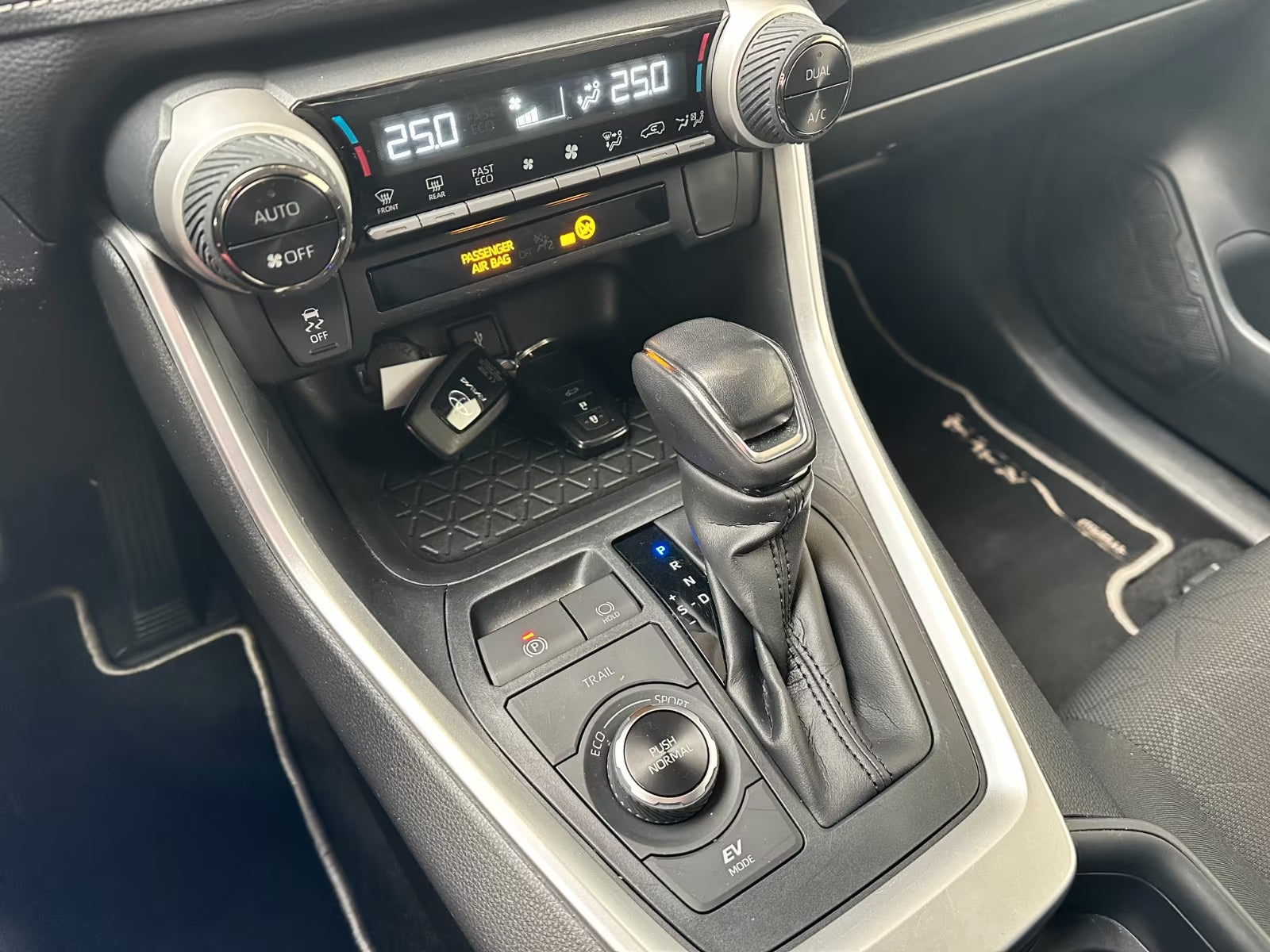 Toyota RAV4 Hybride AWD-i Automatique Dynamic Business (2021)