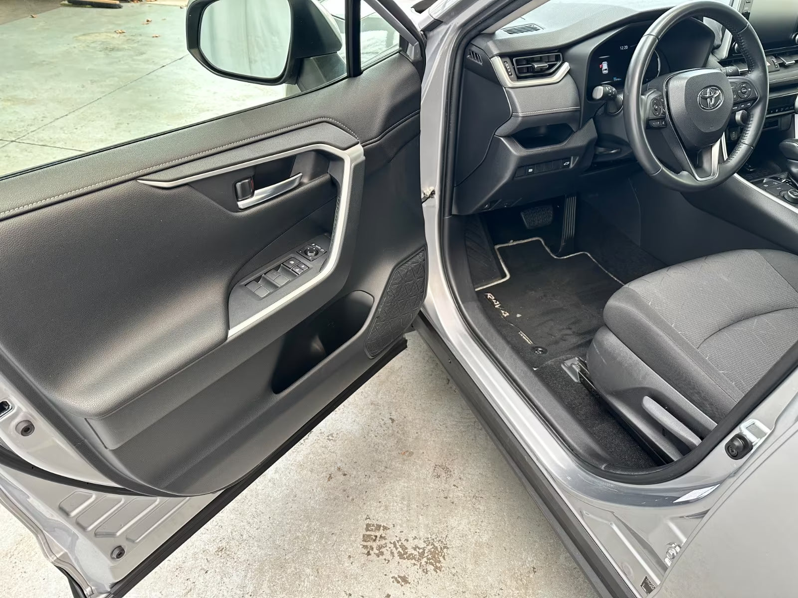 Toyota RAV4 Hybride AWD-i Automatique Dynamic Business (2021)