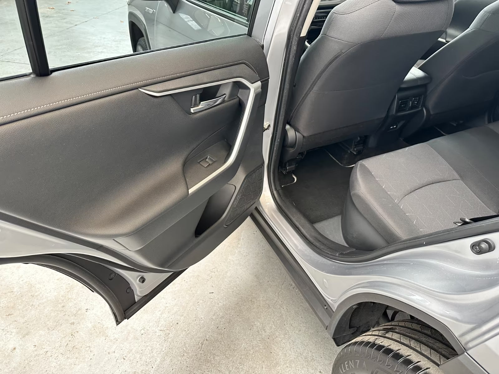 Toyota RAV4 Hybride AWD-i Automatique Dynamic Business (2021)