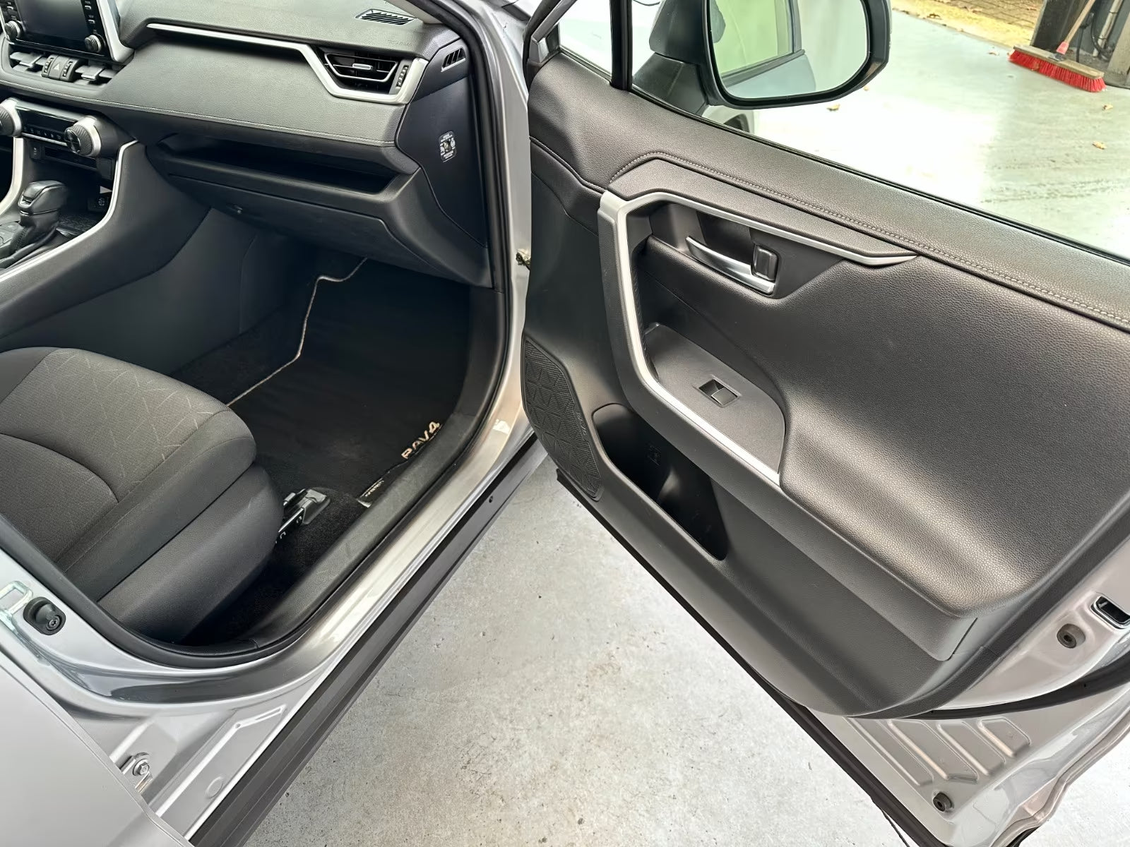 Toyota RAV4 Hybride AWD-i Automatique Dynamic Business (2021)