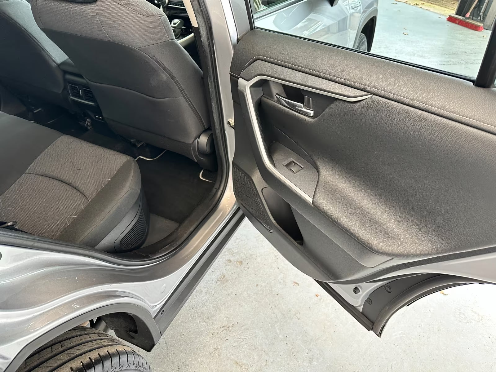 Toyota RAV4 Hybride AWD-i Automatique Dynamic Business (2021)