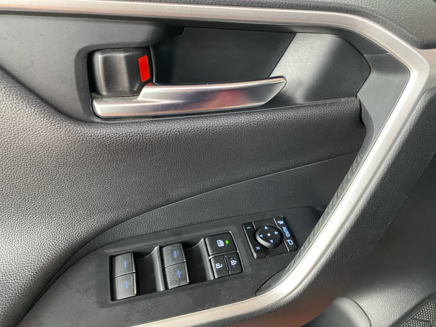 Toyota RAV4 Hybride Automatique (2022)