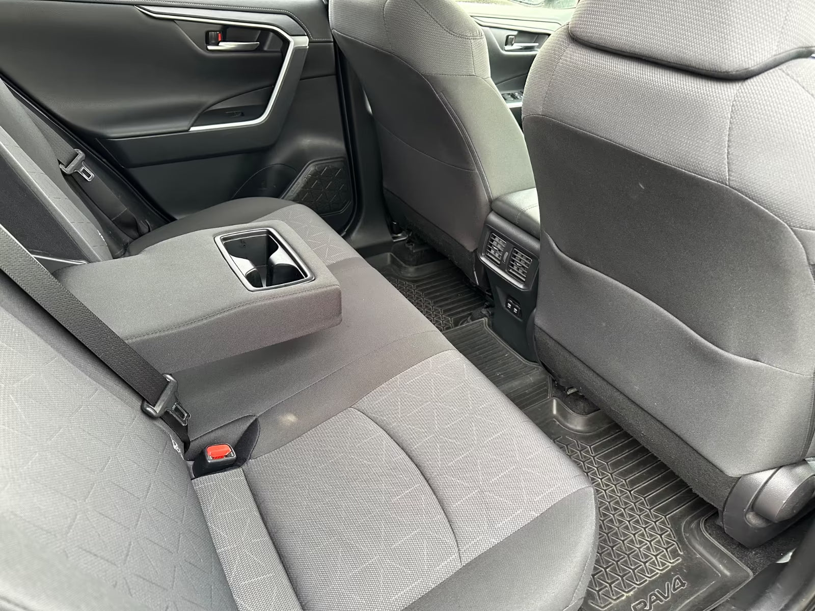 Toyota RAV4 Essence Manuelle Comfort (2019)