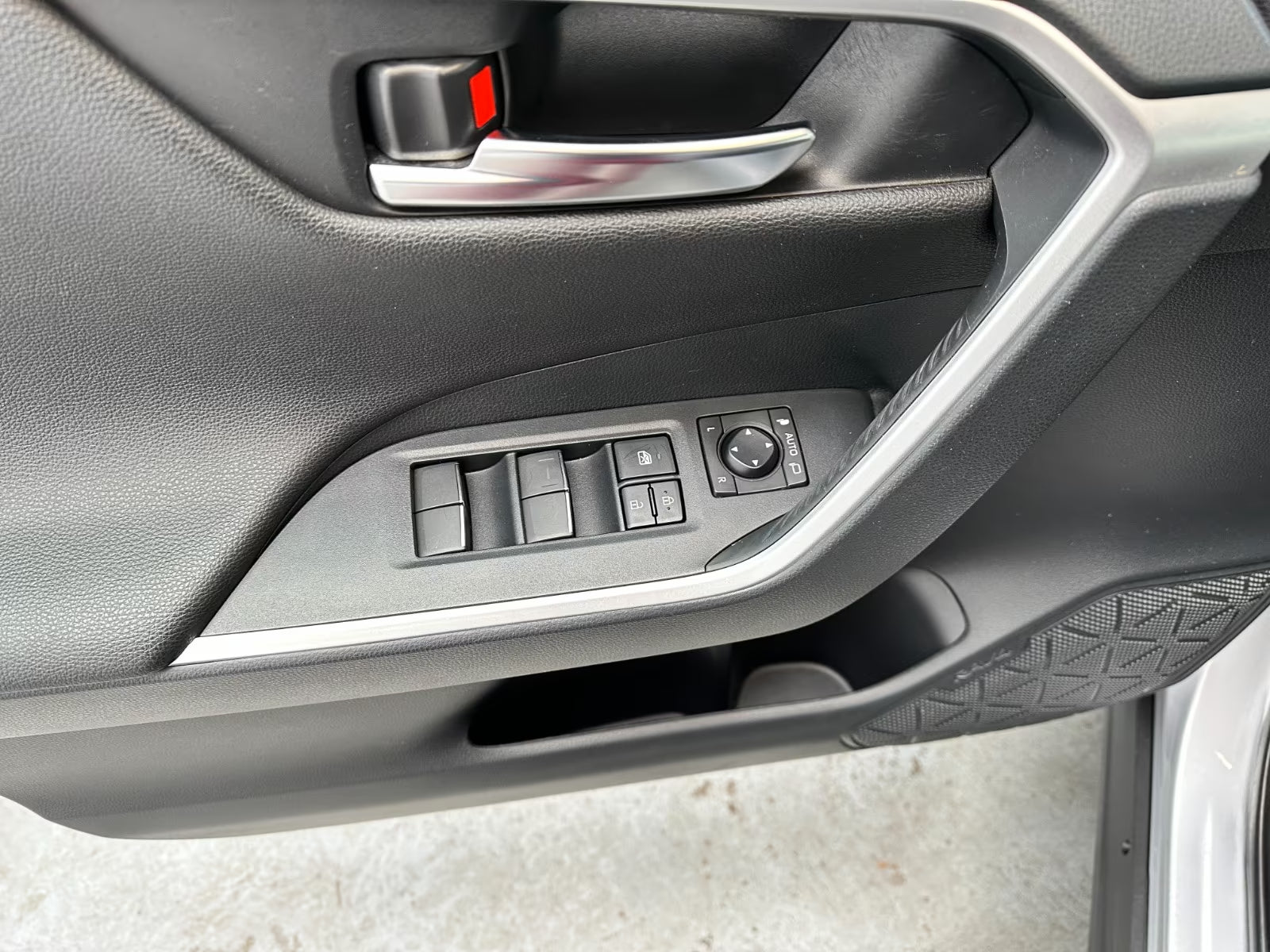 Toyota RAV4 Hybride AWD-i Automatique Dynamic Business (2021)