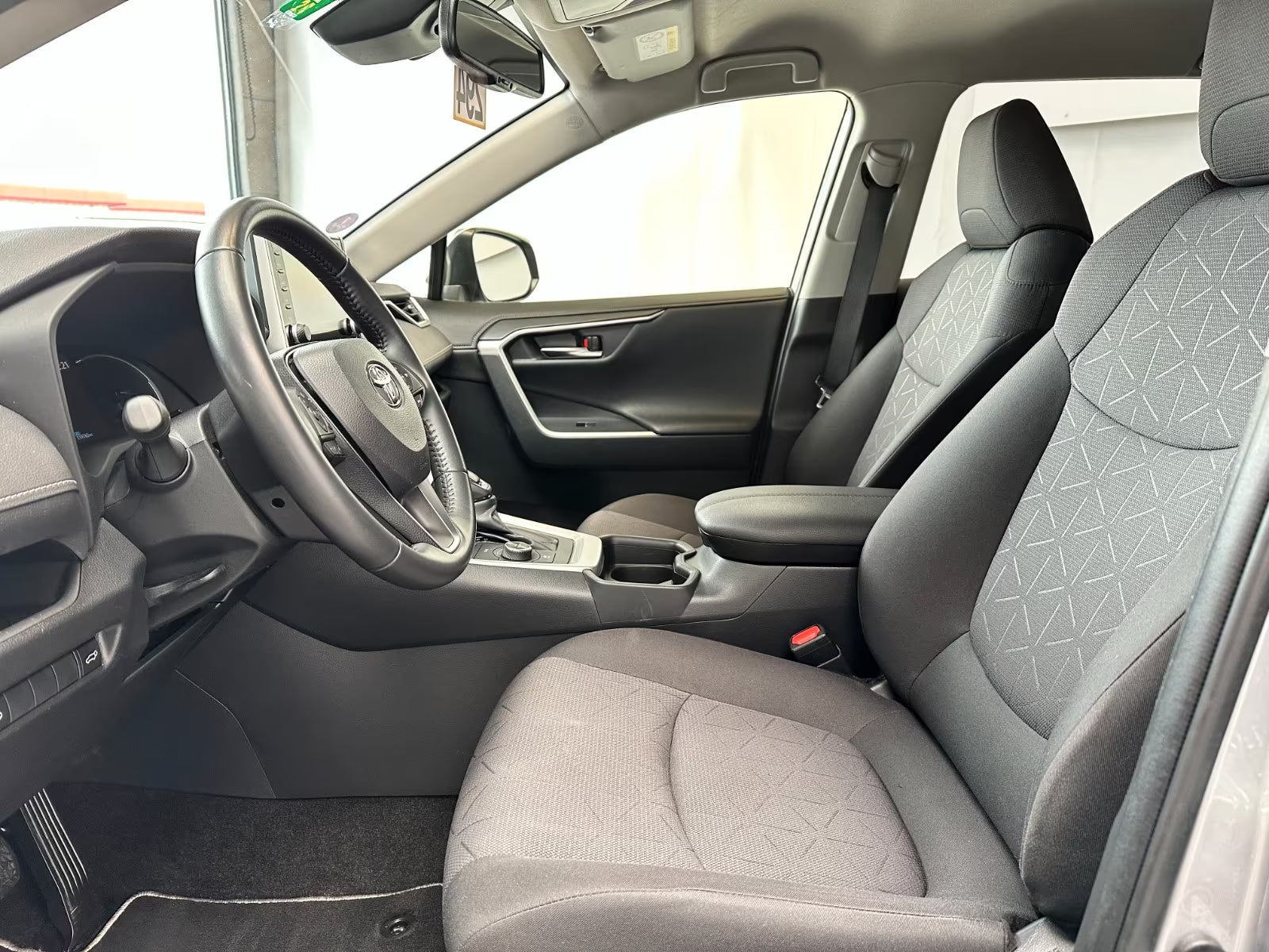 Toyota RAV4 Hybride AWD-i Automatique Dynamic Business (2021)