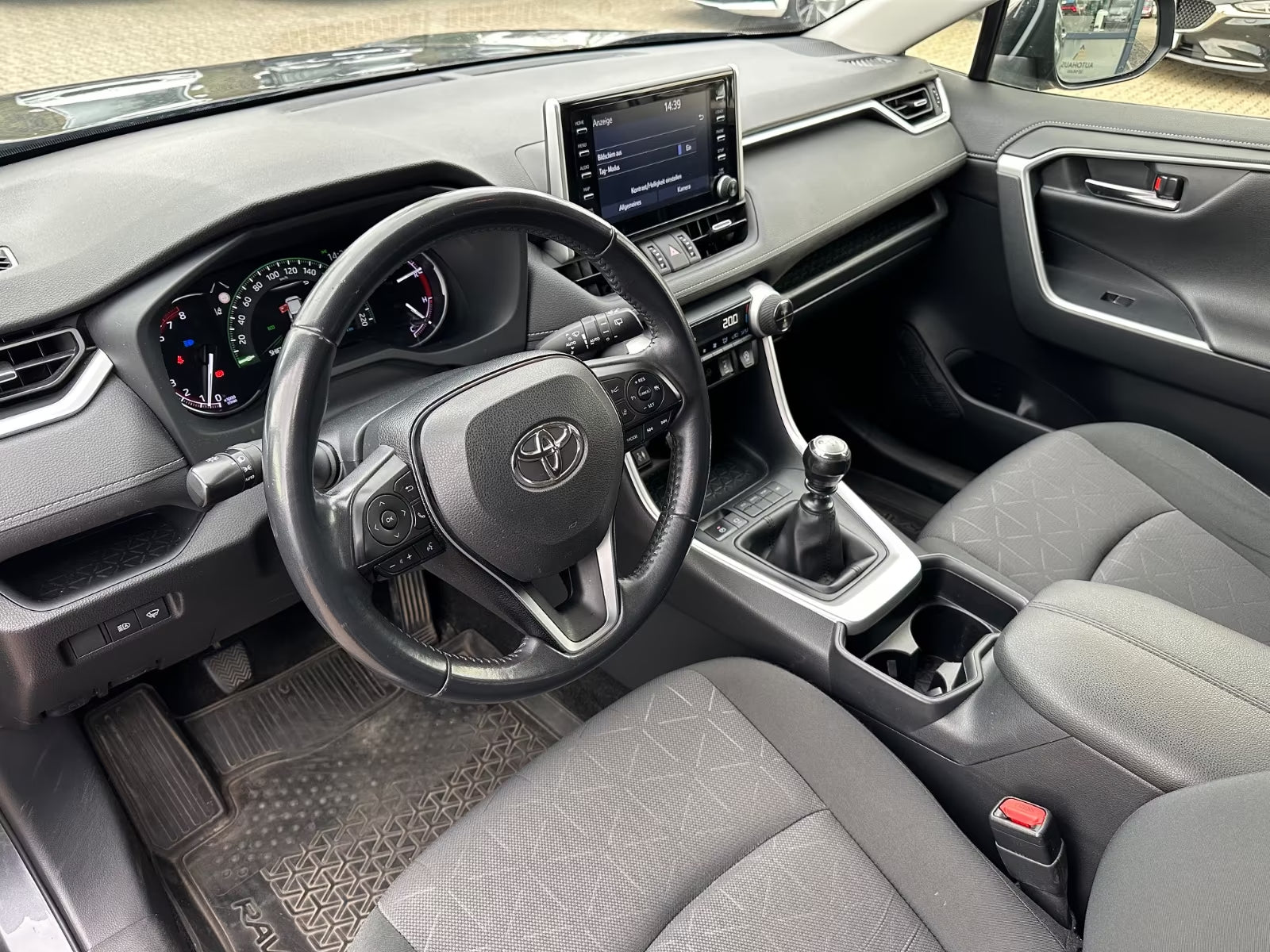 Toyota RAV4 Essence Manuelle Comfort (2019)