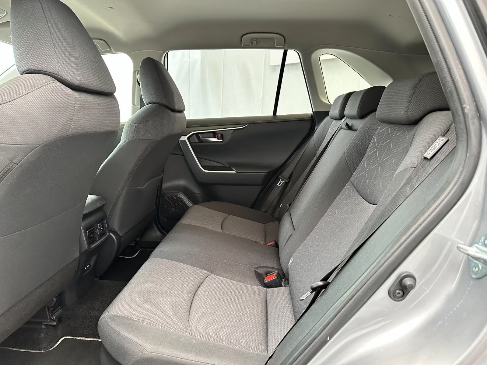 Toyota RAV4 Hybride AWD-i Automatique Dynamic Business (2021)