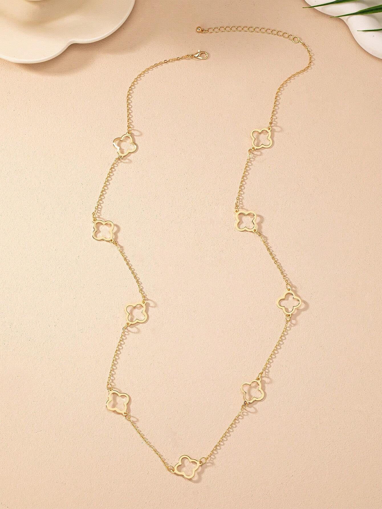 Un pendentif trèfle ajouré 20