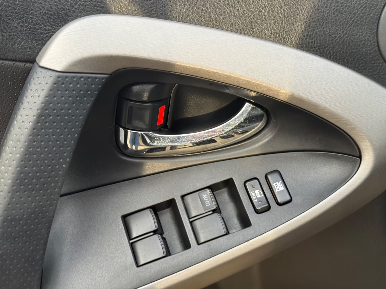 Toyota RAV4 Exécutive 4×4 – Diesel Manuelle