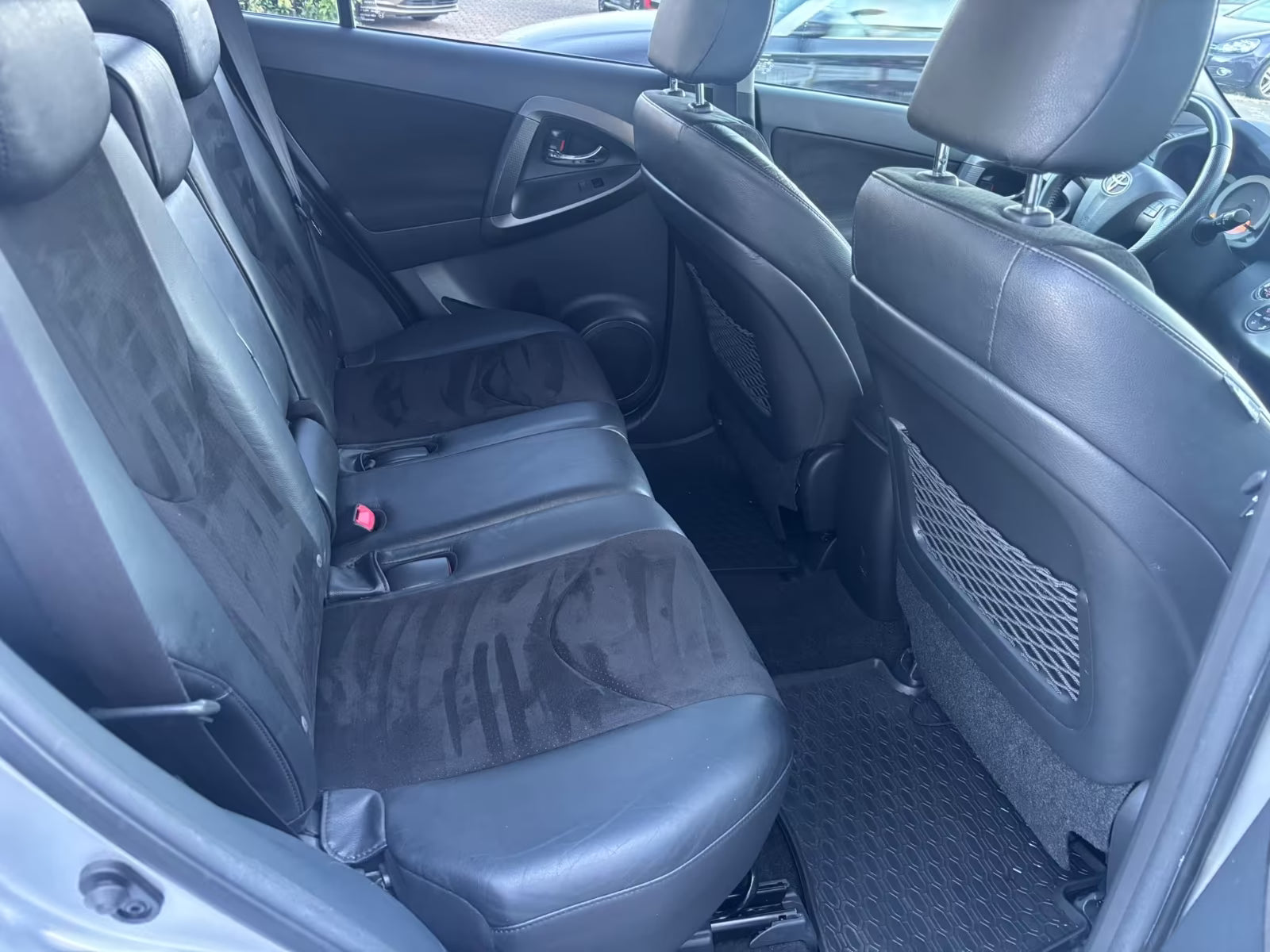 Toyota RAV4 Exécutive 4×4 – Diesel Automatique