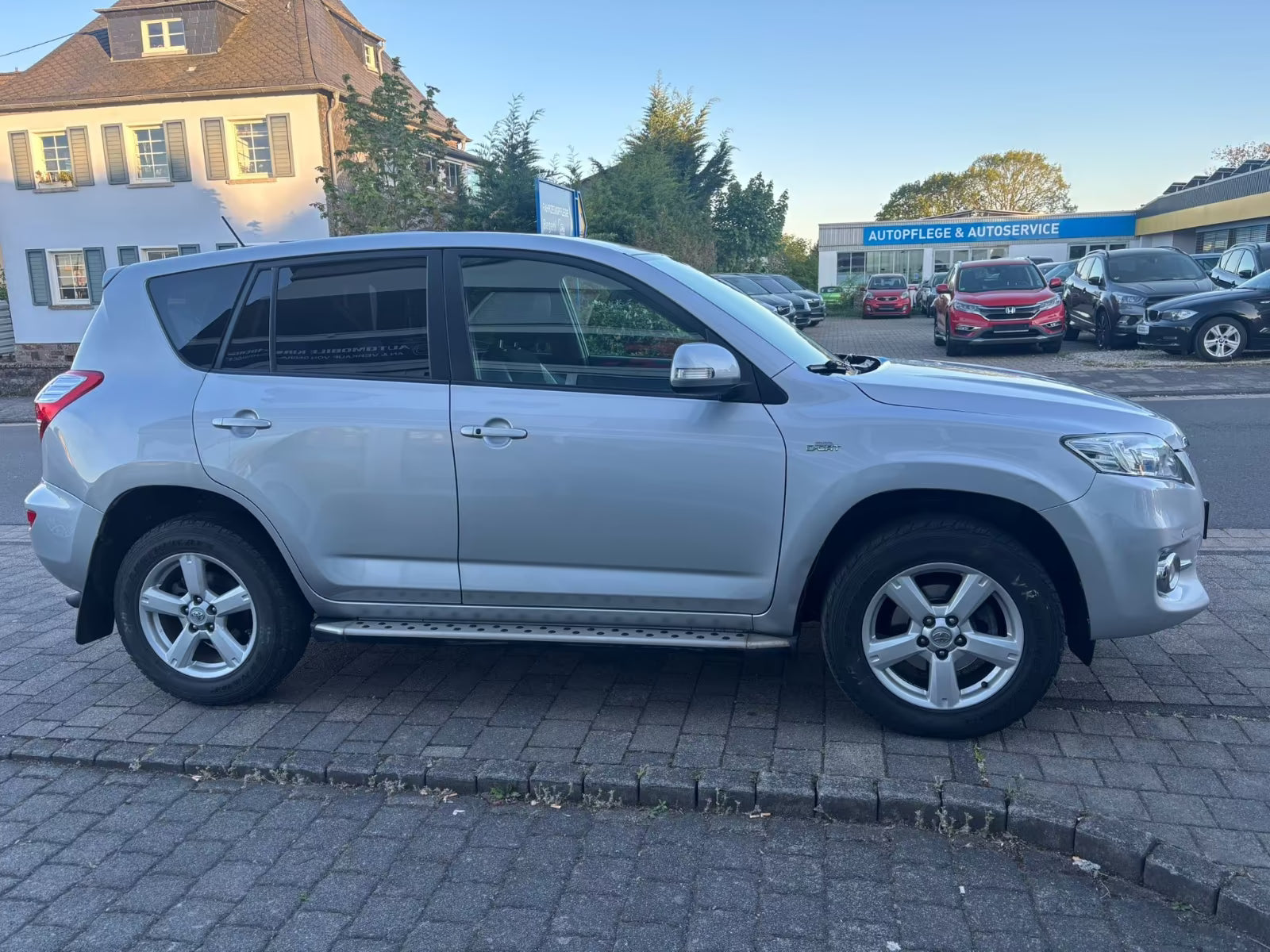 Toyota RAV4 Exécutive 4×4 – Diesel Automatique