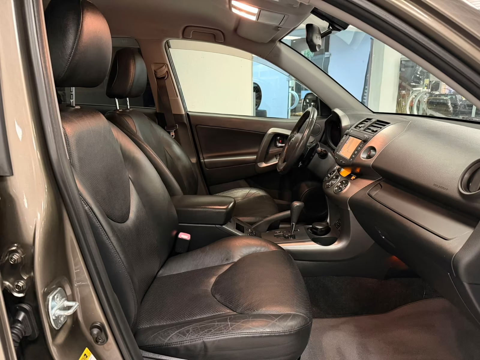 Toyota RAV4 Executive 4×4 – Diesel Automatique