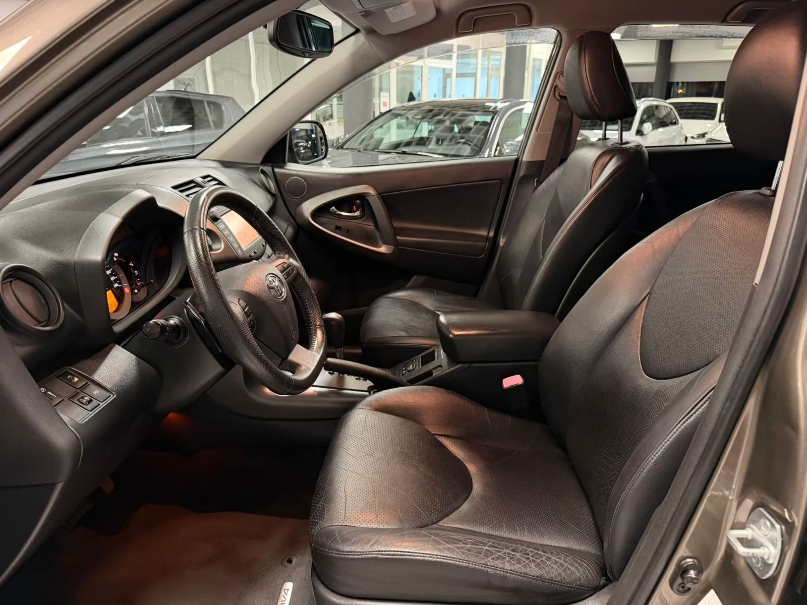 Toyota RAV4 Executive 4×4 – Diesel Automatique