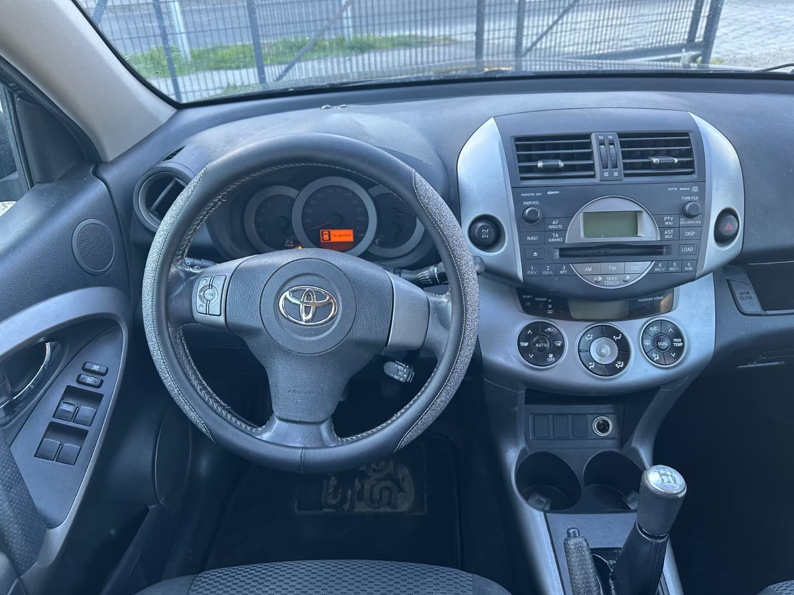 Toyota RAV4 Sol 4×4 – Essence Manuelle