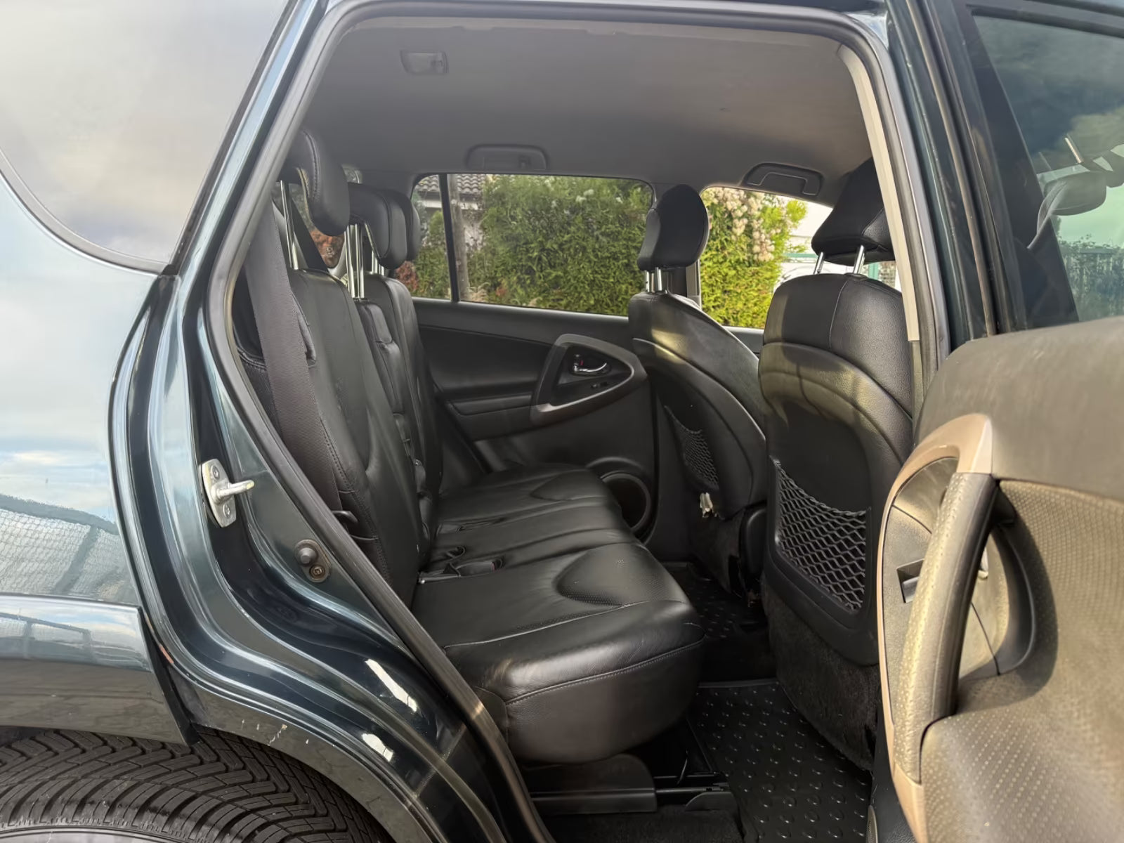 Toyota RAV4 Exécutive 4×4 – Diesel Manuelle
