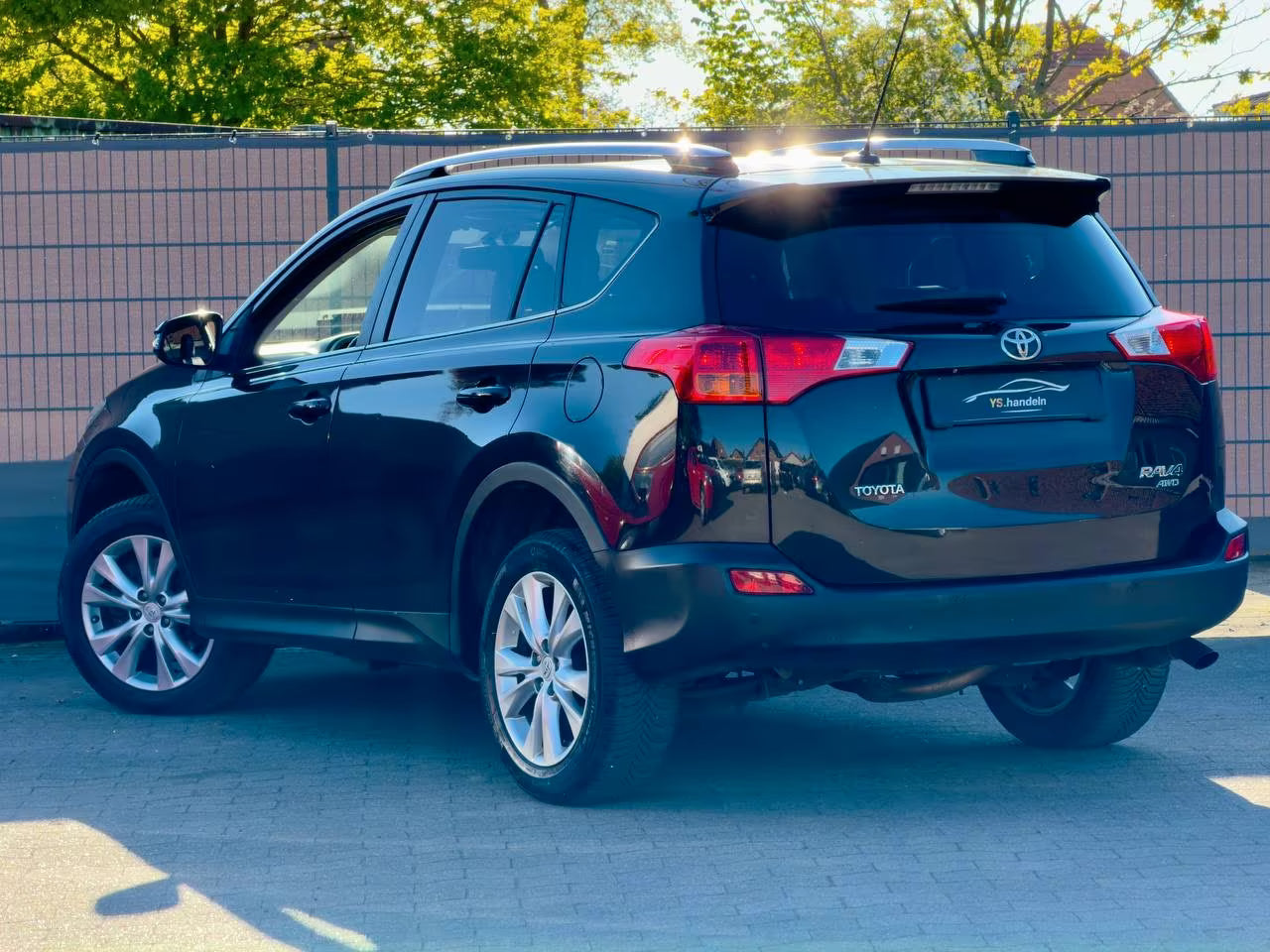 Toyota RAV4 Executive 4×4 – Diesel Manuelle (2014)