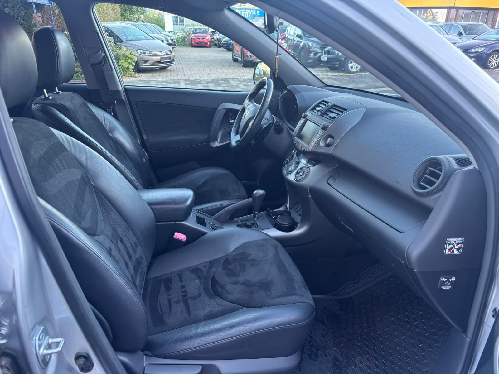 Toyota RAV4 Exécutive 4×4 – Diesel Automatique