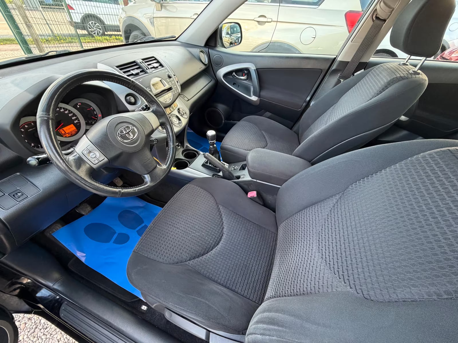 Toyota RAV4 Sol 4×4 – Diesel Manuelle
